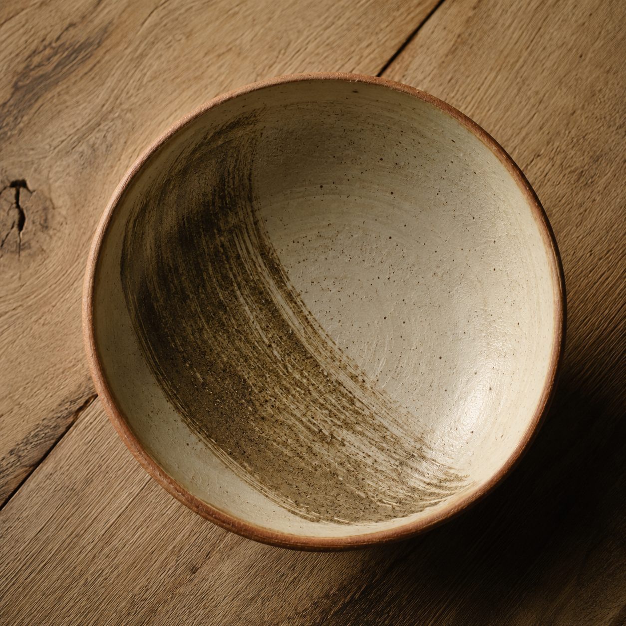 Cuenco artesanal de terracota con esmalte avena interior